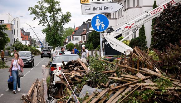 Escombros en Paderborn, Alemania, tras el paso de una tormenta. EFE