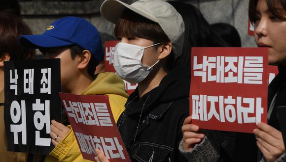 Manifestantes surcoreanos pro-elección. (Foto: AFP)