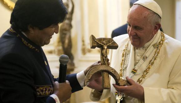 La historia del "crucifijo comunista" regalado por Evo al Papa