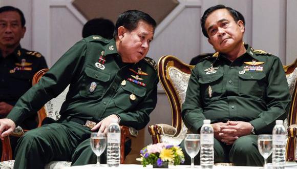 Junta militar de Tailandia levanta el toque de queda