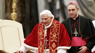 Quién es Georg Gänswein, el “George Clooney” del Vaticano leal a Benedicto XVI que se posiciona como la cara del ala “anti-Francisco”