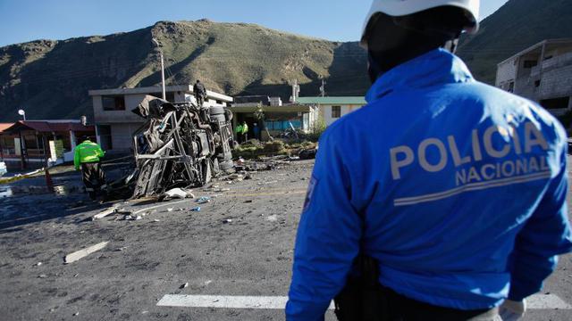 Colombianos y venezolanos entre los muertos en accidente de bus en Ecuador. (Foto: AP)