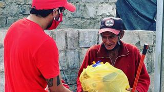 Reimond Manco salió a las calles de Lurín a repartir alimentos a los más necesitados [VIDEO]