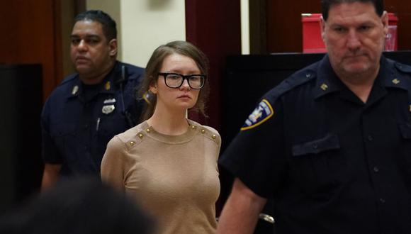 Anna Sorokin, mejor conocida como Anna Delvey, está en la sala del tribunal durante su juicio en la Corte Suprema del Estado de Nueva York el 11 de abril de 2019. (TIMOTEO A. CLARY / AFP).