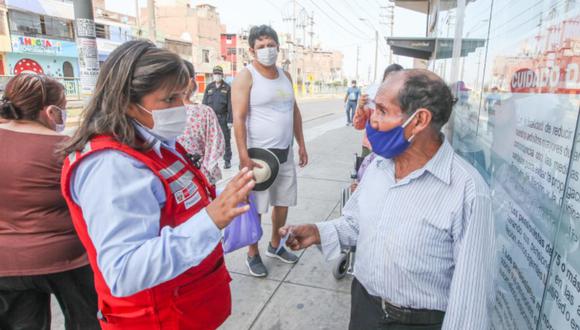 El Bono Familiar Universal solo se puede cobrar de forma presencial. (Foto: MIDIS)