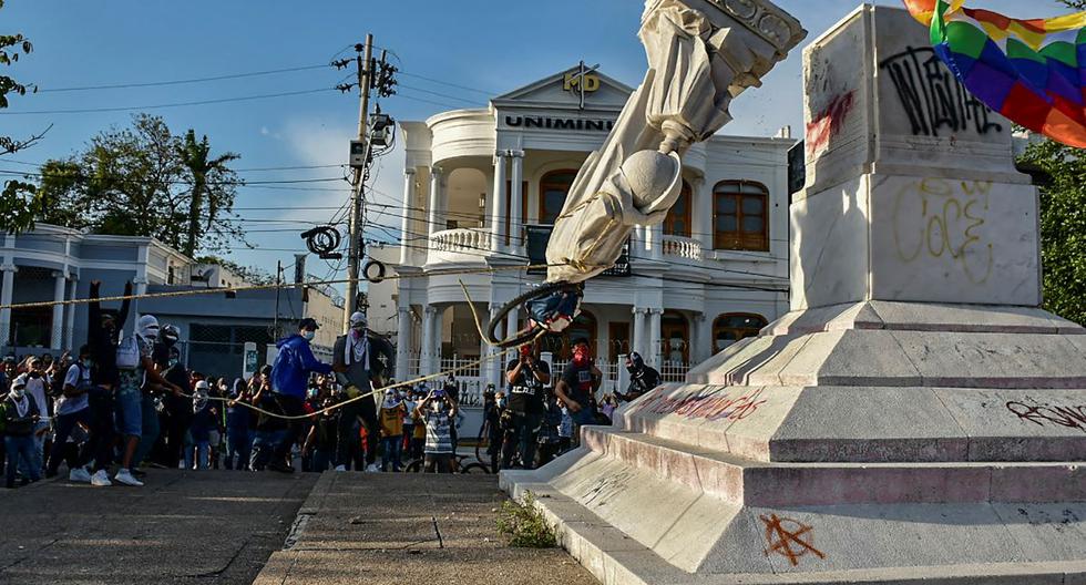 Protesters demolish statue of Christopher Columbus in the city of Barranquilla