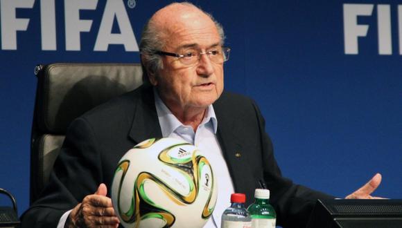 Joseph Blatter pretende cambiar la fecha de Qatar 2022