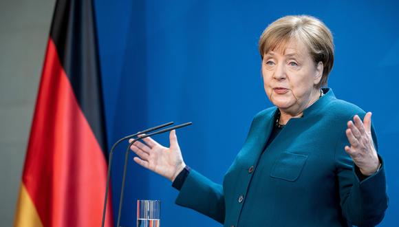 La canciller de Alemania, Angela Merkel, y los líderes de los estados federados acordaron prohibir las reuniones de más de dos personas para tratar de contener la extensión del coronavirus. (Michel Kappeler/Pool via REUTERS).