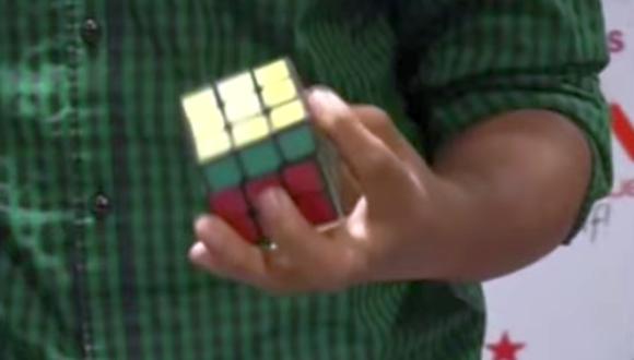 YouTube: resuelve 5 cubos de Rubik en 83 segundos con una mano