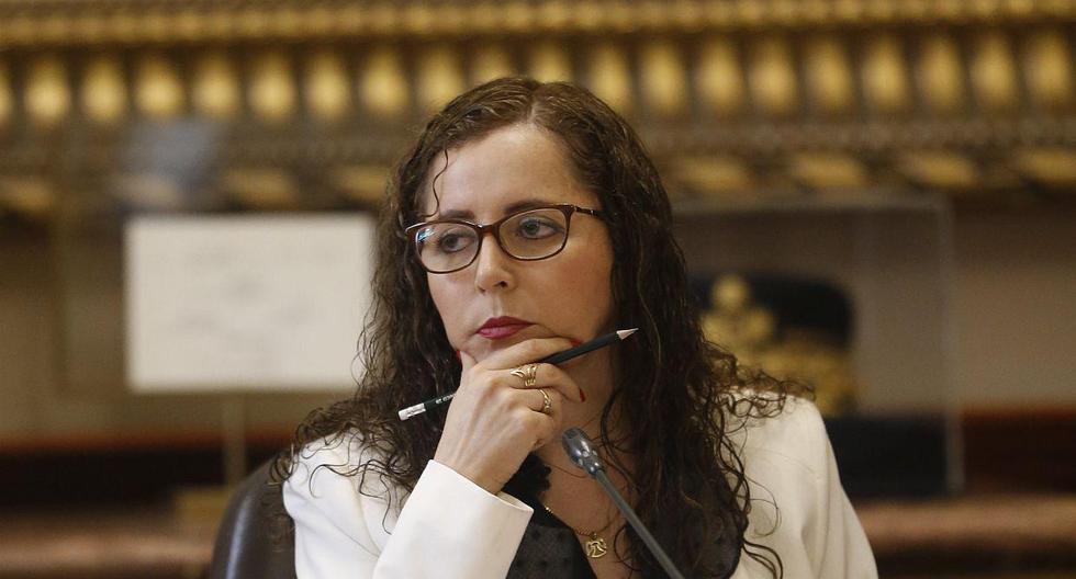 Rosa Bartra presidió la Comisión de Constitución que aprobó el proyecto de reforma constitucional del CNM. (Foto: USI)