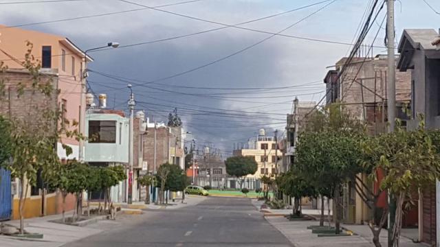 La magnitud de la emergencia puede ser vista desde varios puntos de la ciudad de Arequipa. (Foto: WhatsApp de El Comercio)