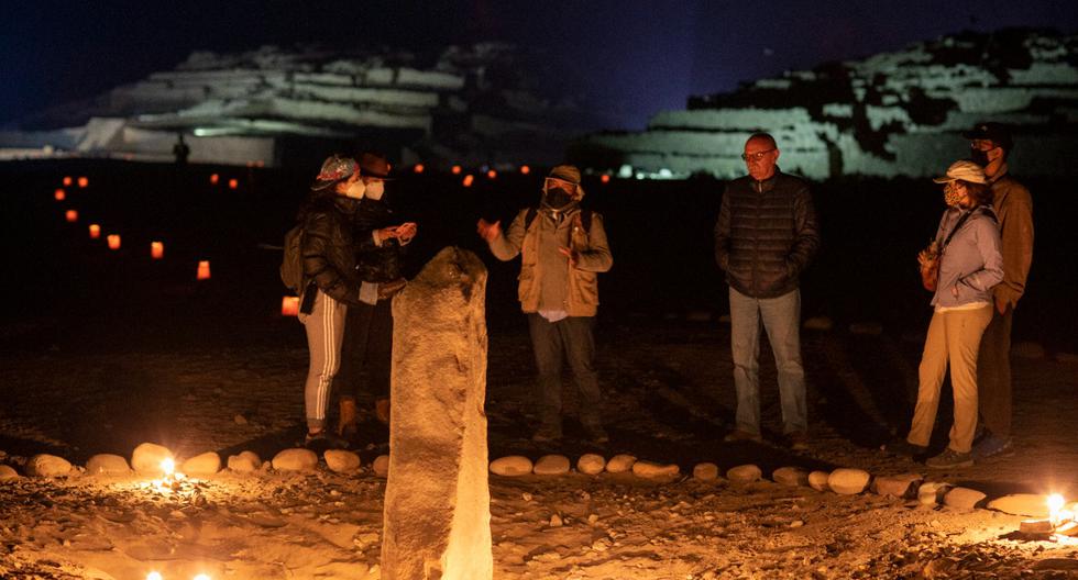 La Huanca de Caral es el monolito que está frente al edificio piramidal del mismo nombre. Explican los arqueólogos que su función debió ser la misma que los intihuatanas o relojes solares de la época Inca. “La proyección de sombras les permitió calcular y organizar su calendario cíclico”. (Foto: Richard Hirano / Somos)