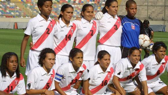 Las selección peruana de hace más de una década. Destacan Adriana Dávila (5) y Marisella Joya (2). (Foto: Archivo GEC)
