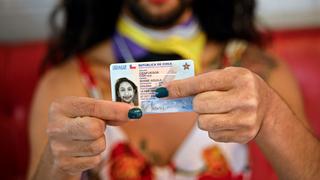 La victoria de Shane Cienfuegos, la primera persona en recibir un carnet de identidad “X” en Chile