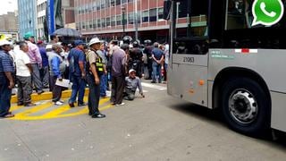 Fonavistas bloquean buses del Metropolitano en Jr. de la Unión