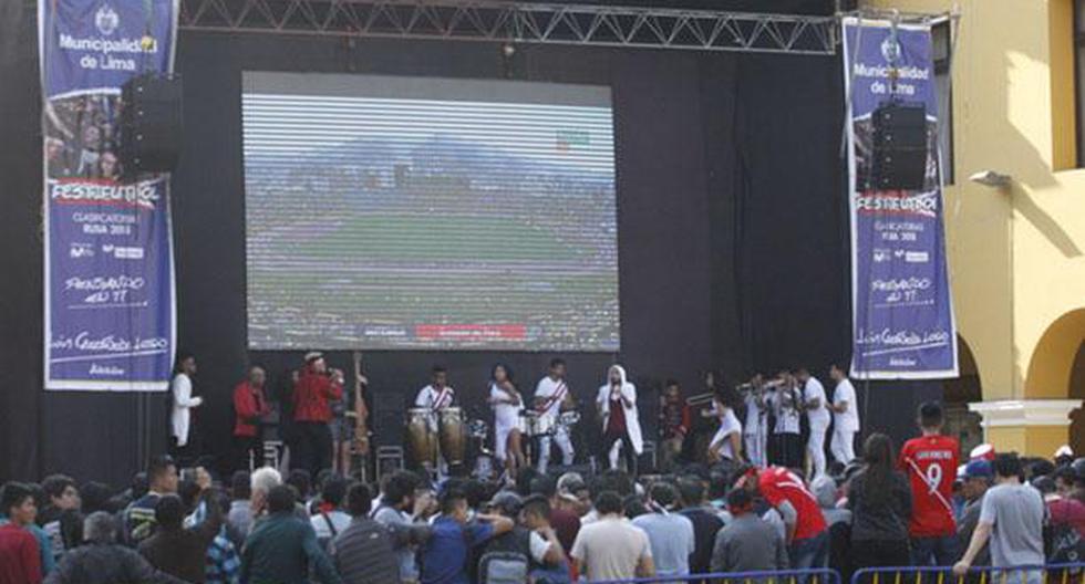 Perú vs Argentina. Hinchas podrán ver partido en pantallas gigantes en la Plaza de Armas. (Foto: Agencia Andina)