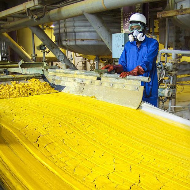 La torta amarilla o yellowcake es la presentación más conocida del uranio. Para producirlo hace falta una normativa especial (Foto: Financial Tribune)