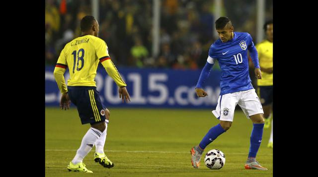 Neymar ante Camilo Zúñiga, el duelo de la noche (FOTOS) - 14