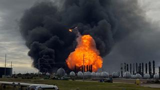 EE.UU.: sigue incendio en planta de Texas y hay 50.000 evacuados | FOTOS | VIDEOS