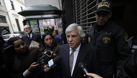 El ex candidato presidencial Fernando Olivera acudió a la fiscalía esta mañana. (Foto: Antonhy Niño de Guzmán)