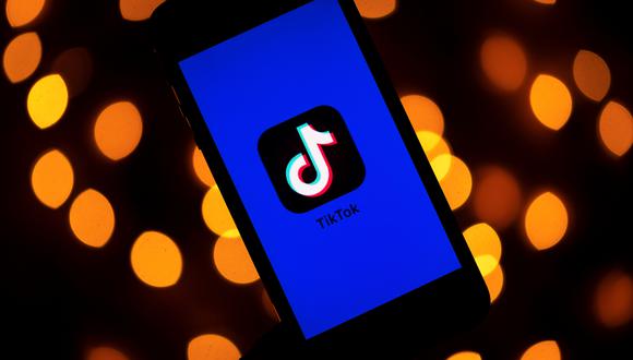 Propiedad de ByteDance, TikTok, es una aplicación para crear y compartir videos cortos, bastante popular entre los jóvenes. (Foto: Lionel BONAVENTURE / AFP)