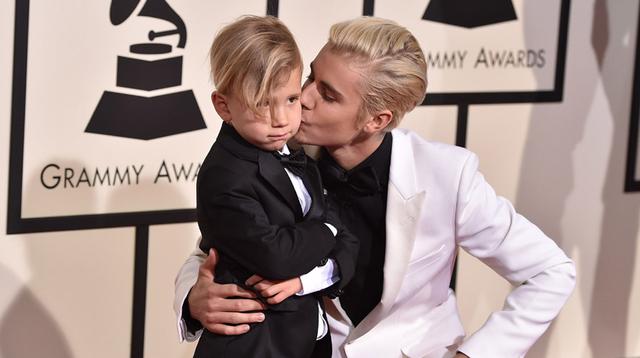 Grammy 2016: Justin Bieber llegó acompañado de su hermano menor - 1