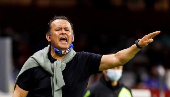 Juan Reynoso salió campeón con Cruz Azul en el Clausura 2021. (Foto: EFE)