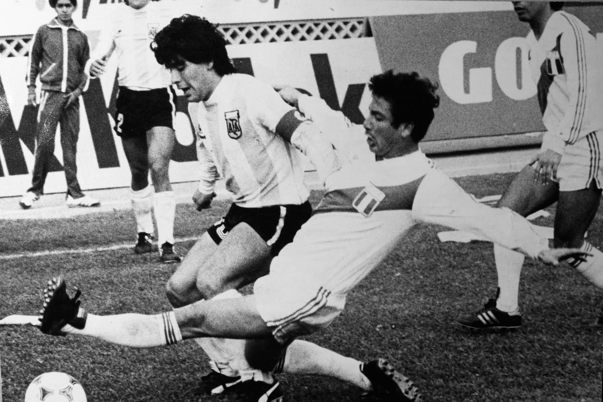 vs. Argentina: Luis Reyna vs. Maradona: solo once faltas para al del fútbol | Eliminatorias 1985 DEPORTE-TOTAL | EL COMERCIO PERÚ