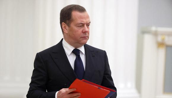 Imagen de archivo | El jefe adjunto del Consejo de Seguridad de Rusia, Dmitry Medvedev, llega a una reunión con miembros del Consejo de Seguridad en el Kremlin de Moscú, el 18 de noviembre de 2022. (Foto de Mikhail Metzel / SPUTNIK / AFP)