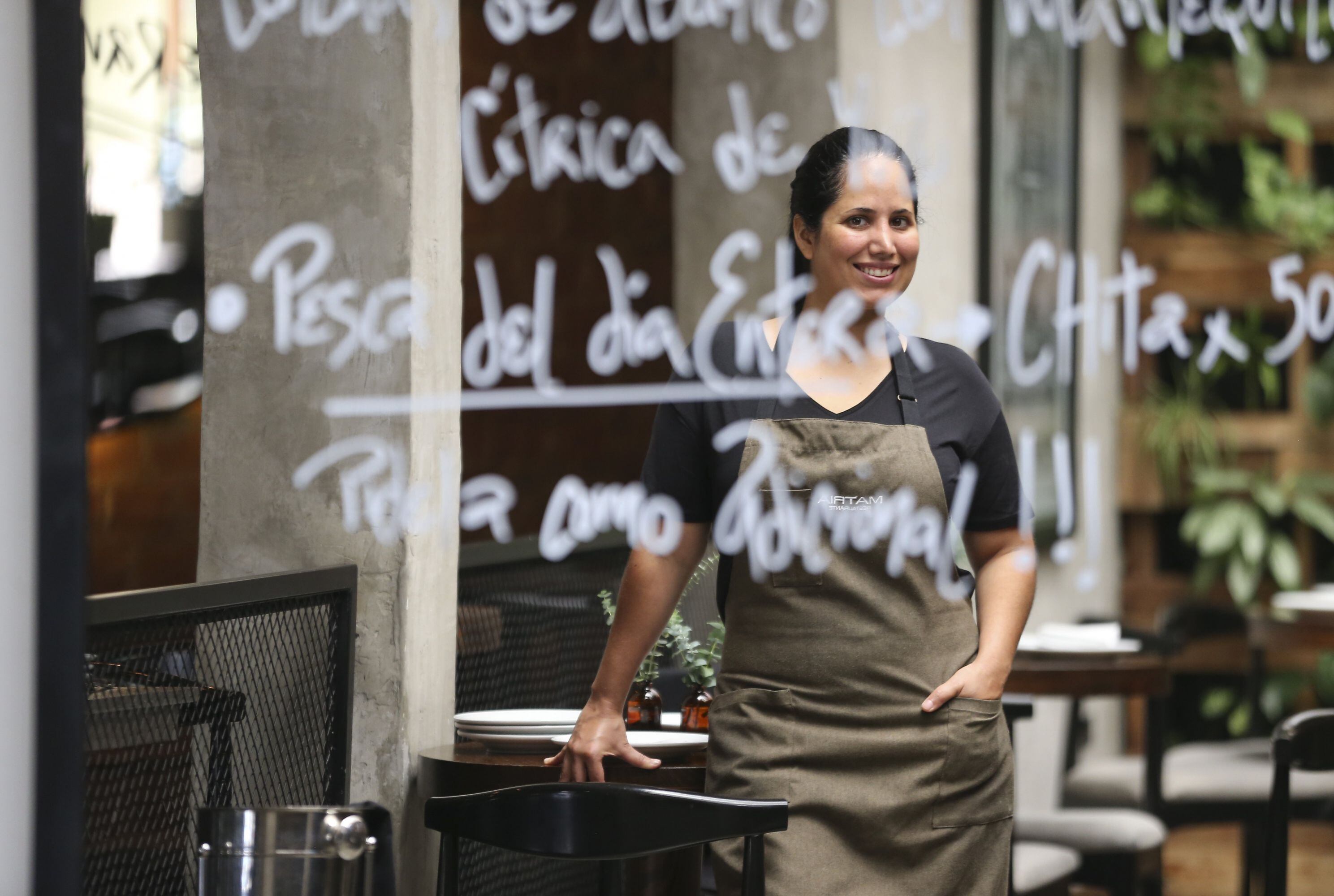 La chef Arlette Eulert suma siete años con Matria, uno de los restaurantes que trata de resistir en la dura coyuntura por la pandemia del COVID-19. (Foto: Manuel Melgar).