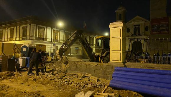 La demolición de la reja de 145 metros que une la iglesia San Francisco y el templo de Nuestra Señora de la Soledad ocurrió en la madrugada del sábado 5 de febrero | Foto: El Comercio