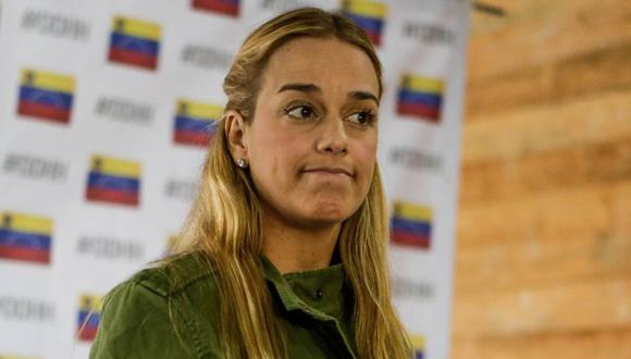 La esposa del líder venezolano cuenta que decenas de agentes vigilan todo el tiempo su casa y graban en vídeo la actividad en la zona. (Foto: EFE)