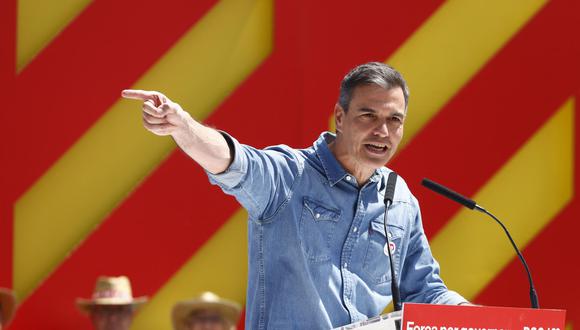 El secretario general del PSOE y presidente del Gobierno, Pedro Sánchez, interviene en un acto electoral del PSC este sábado en Barcelona. EFE/ Quique Garcia