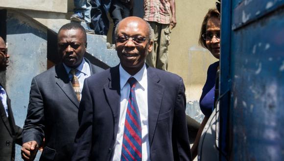 El expresidente haitiano Jean-Bertrand Aristide, quien hace una rara aparición pública después de visitar a un amigo, y es recibido por sus seguidores en Puerto Príncipe. (Foto: Archivo/ Valerie Baeriswyl / AFP).