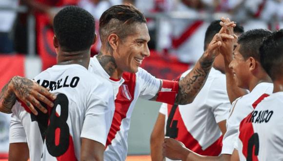 La selección peruana partió a Brasil para disputar la Copa América 2019. "Todo el país confía en ustedes para defender nuestros colores con amor y coraje", precisó el piloto del vuelo (Foto: EFE)