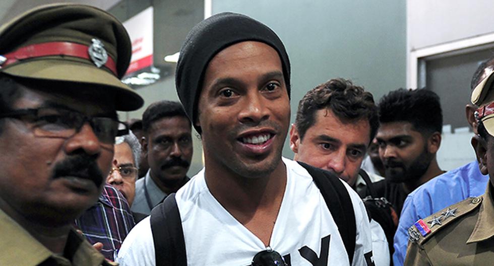 Ronaldinho a su llegada al Aeropuerto Internacional de Chennai en la India, a punto de comenzar su nuevo reto. (Foto: AFP)