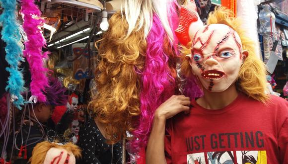 Venta de disfraces por Halloween (Foto: Yasmin Rosas/ El Comercio)