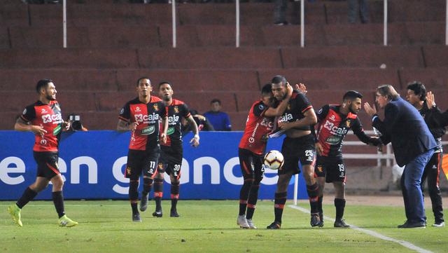 Melgar venció 1-0 a Junior en Arequipa con gol de Giancarlo Carmona por la Copa Libertadores | VIDEO. (Foto: AFP)