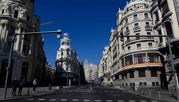 La Gran Vía de Madrid prácticamente desierta debido a las medidas impuestas por España para frenar el coronavirus. (AFP / JAVIER SORIANO).