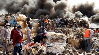 Incendio de una planta de reciclaje genera emergencia ambiental en México [FOTOS]