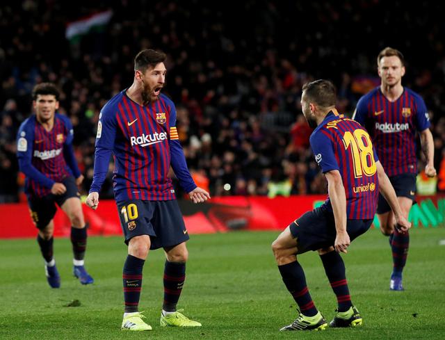 Messi rescató al Barcelona que igualó 2-2 ante Valencia en el Camp Nou por la Liga española. | Foto: Reuters