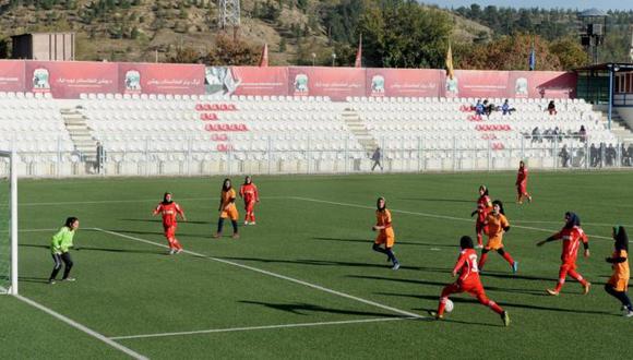 La selección femenina de fútbol Afganistán se había convertido en un símbolo de la libertad y la modernidad que se vive en el país después de la caída del régimen Talibán en 2001. Foto: AFP