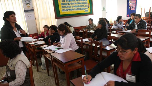 Evaluación a docentes se dio en el 2014. Miles de ellos ni siquiera se presentaron a rendir las pruebas. (Foto: Heiner Aparicio / GEC)