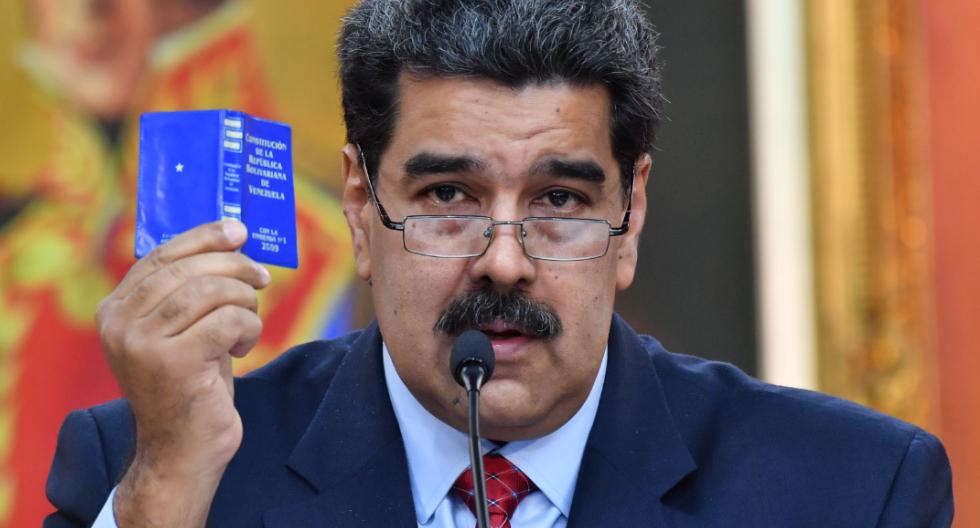 A lo largo de 20 años, la constitución venezolana ha caído en letra muerta gracias a las acciones tomadas por el Gobierno de Nicolás Maduro. (Foto: AFP)