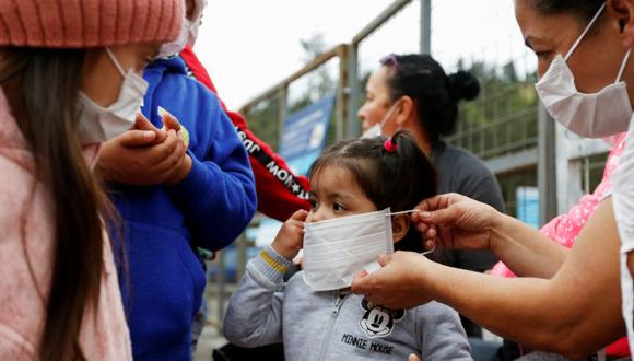 Ecuador anunció este domingo que reactivará los planes piloto en 77 instituciones educativas, como parte de un proceso de vuelta a clases progresivo, seguro y voluntario en medio de la pandemia de coronavirus. (REUTERS/Daniel Tapia).
