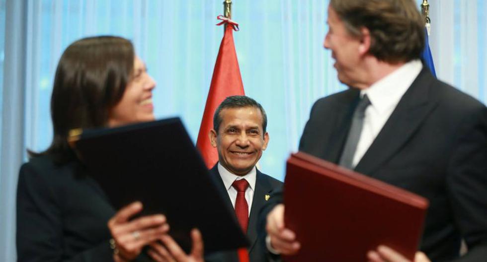 Ollanta Humala y Ana María Sánchez participaron el 14 de marzo, en Bruselas, en la "firma del convenio". (Foto: EFE)