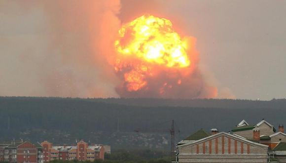 El momento de la explosión ocurrida en la base rusa de Severodvinsk. (Reuters).