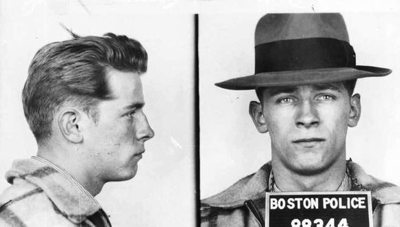 Asesinan al famoso gángster 'Whitey' Bulger en una prisión de Estados Unidos. En la imagen, Bulger en 1953 tras ser detenido por la policía de Boston. (AP).