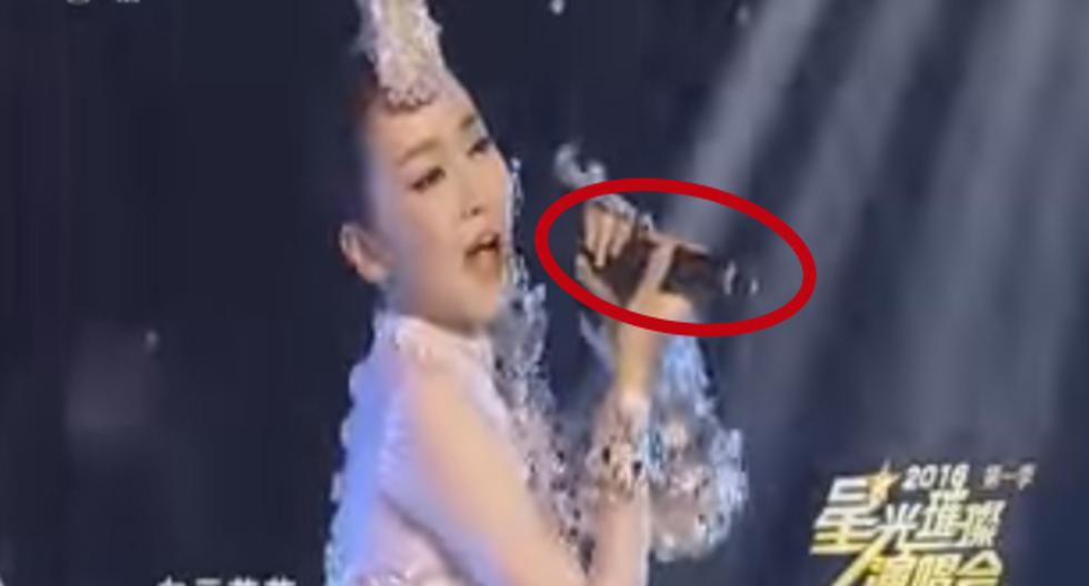 Este video de YouTube nos demuestra la vergüenza que pasa la cantante china Sa Dingding al ser descubierta usando playback. (Foto: captura)
