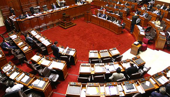 Diversos congresistas siguen participando en las sesiones del pleno de manera virtual. (Foto: El Comercio)